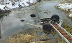 Koszmarny wypadek koło Bielska Podlaskiego. Auto dachowało w lodowatej rzece