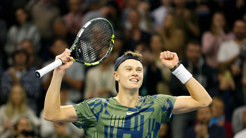 sensacja  sztokholmie  latek  finale pokonal tsitsipasa dziennikpl