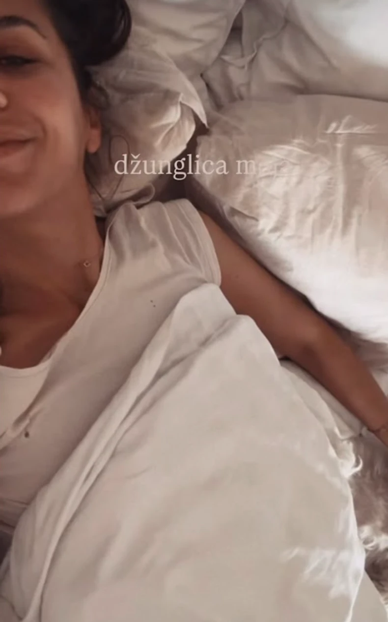 Ivana Dudić u krevetu