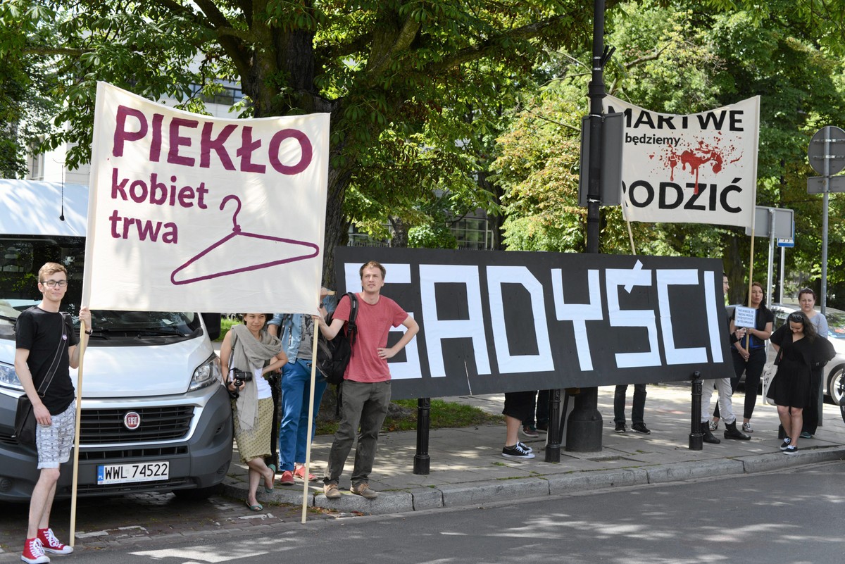Pikieta przeciwko ustawie aborcyjnej