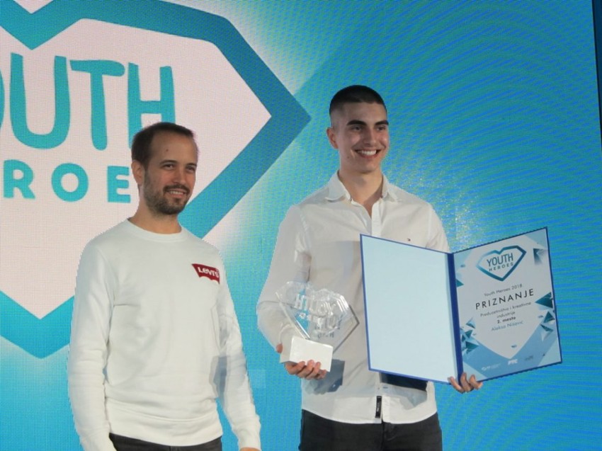 Aleksi je nagradu za preduzetništvo Youth heroes uručio Ivan Bildi