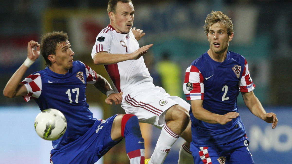 Chorwacja pokonała 2:0 (0:0) Łotwę w meczu grupy F eliminacji mistrzostw Europy 2012, które odbędą się w Polsce i na Ukrainie. Taki wynik dał tylko udział w barażach, których losowanie odbędzie się w najbliższy czwartek w Krakowie.