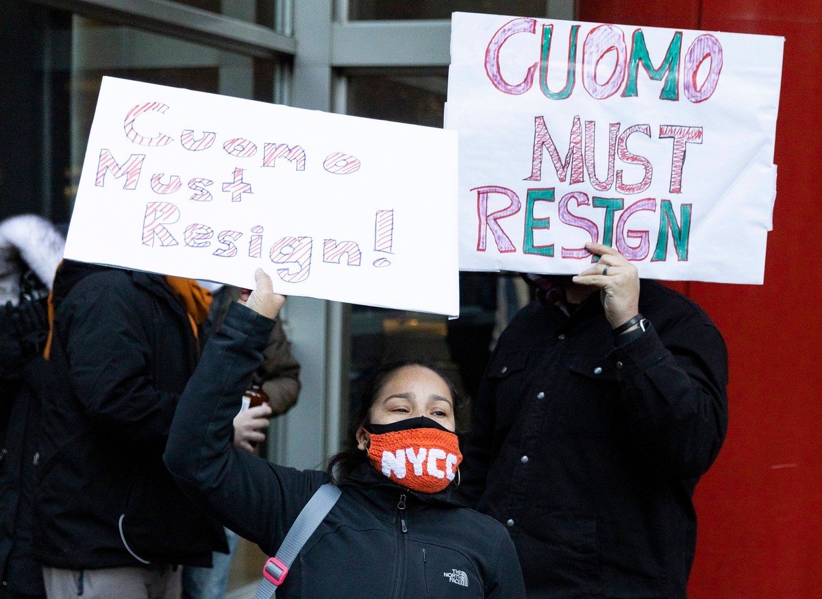 Protestujący przed biurem gubernatora Andrew Cuomo w Nowym Jorku