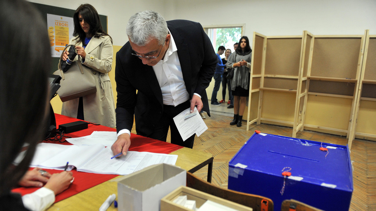 Prozachodnia Demokratyczna Partia Socjalistów (DPS) obecnego premiera Milo Djukanovicia wygrała niedzielne wybory parlamentarne w Czarnogórze, zdobywając 41 proc. głosów - wynika z prognozy ośrodka CEMI opartego na obliczeniu wszystkich oddanych głosów.