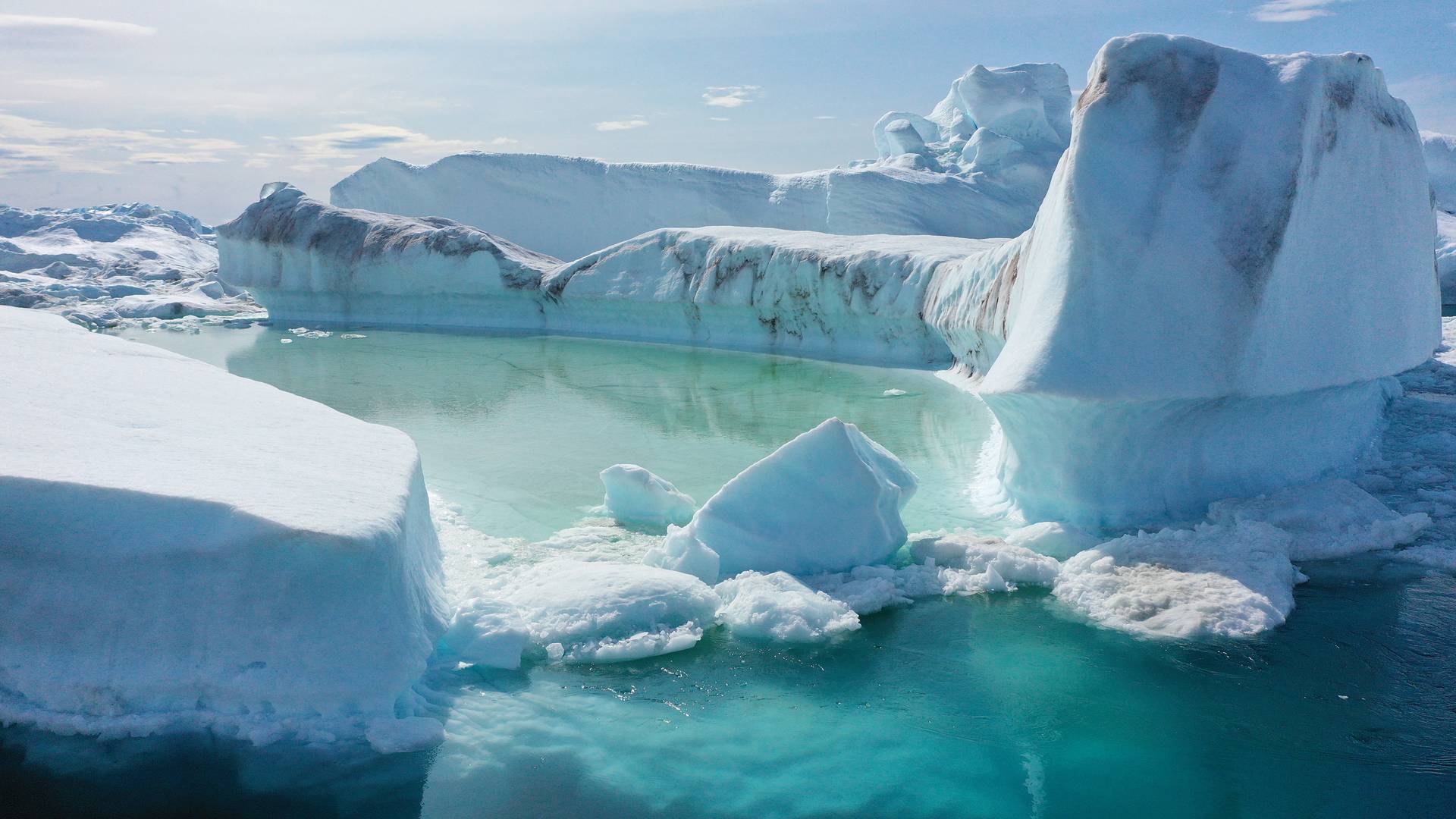 Nowe badania: Grenlandia znika siedem razy szybciej niż w latach 90. Globalny poziom mórz wzrósł o 1 cm
