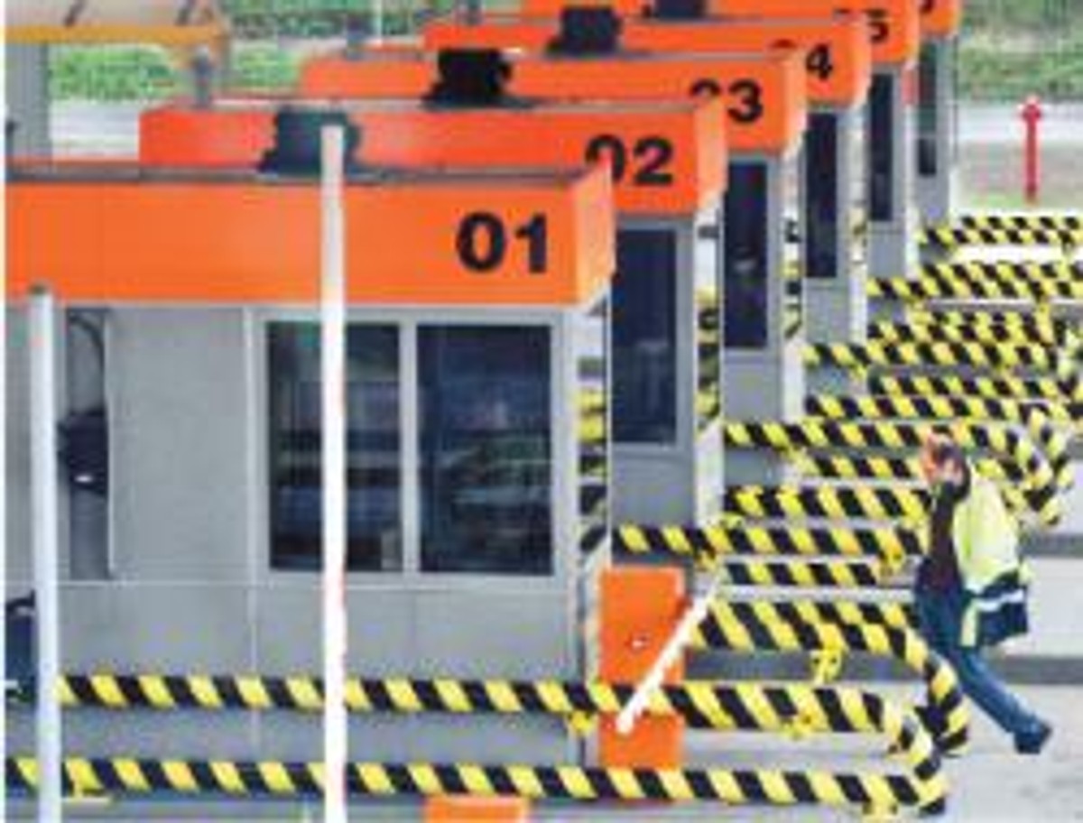 W przyszłości elektroniczne myto zastąpi obecny system poboru opłat za przejazd autostradami Fot. Wojciech Kardas/Agencja Gazeta
