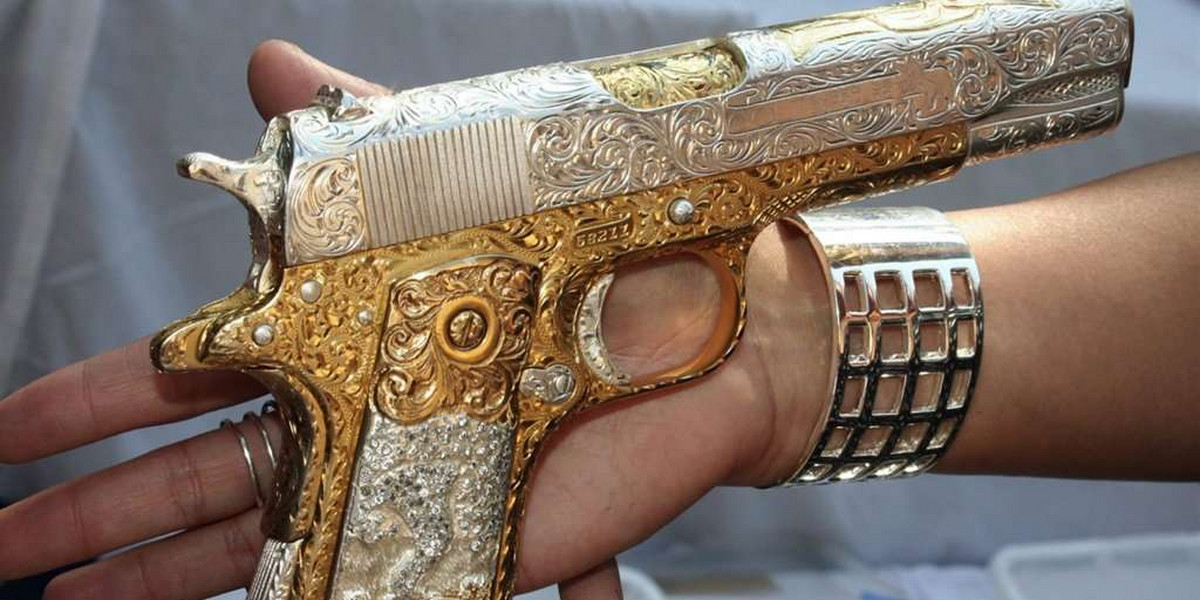 Mafia ma złote pistolety