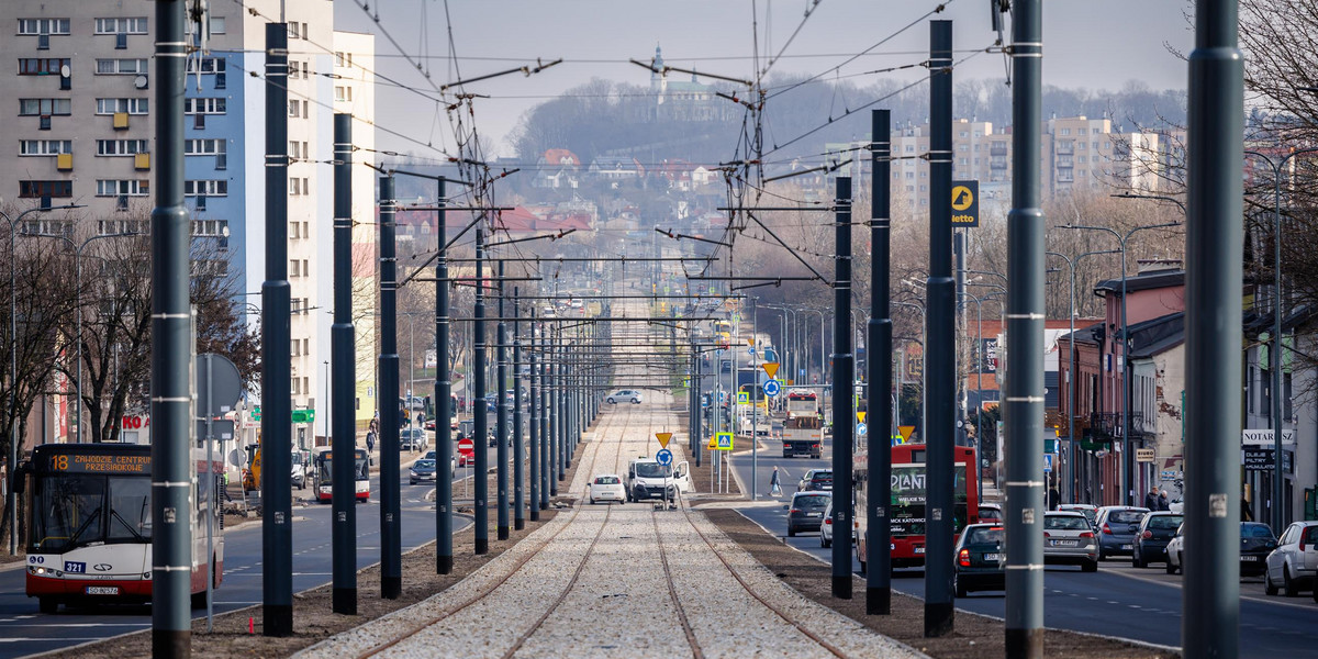 Zakończył się remont 5-kilometrowego torowiska  w Dąbrowie Górniczej. Od poniedziałku będą kursować tramwaje.