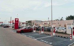 Tesla inwestuje w Polsce. Rusza największy supercharger