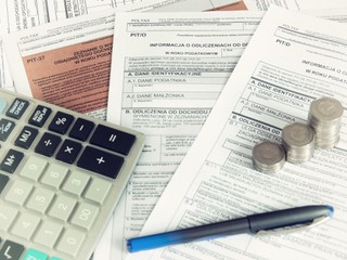 Koszty podróży służbowej: Jak z programu „Mobilność plus”, to bez PIT