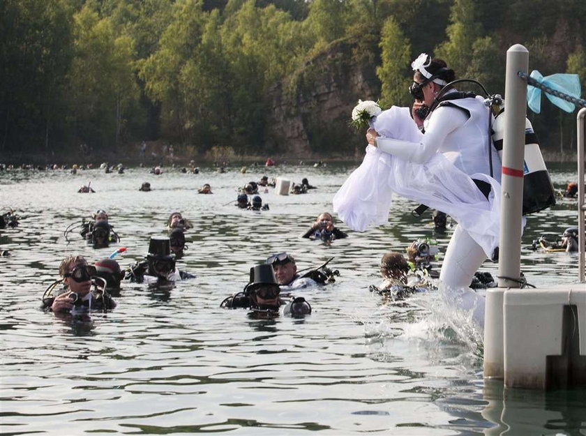 Ślub 5 metrów pod wodą! FOTO