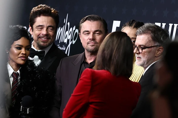 Mrzi Srbe, a sad je NAPALA DIKAPRIJA: "Izgleda kao GALON MLEKA na letnjem suncu. Kao da mu je 68 GODINA. FUJ!", evo kako je glumac reagovao na OVAKVU opasku 