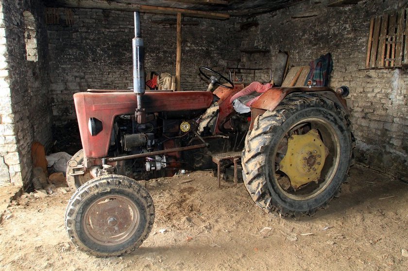 Rozjechał go traktor. Wyrwał się spod kontroli!