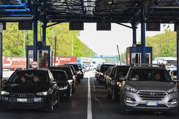 KOLAPS NA KELEBIJI, ČEKA SE I PO 5 SATI Od 1. juna svi vozači kamiona će MORATI da imaju ovaj uređaj: Evo kakvo je stanje na drugim graničnim prelazima