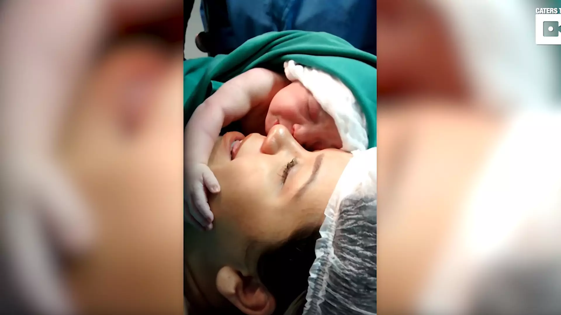 Nowo narodzona dziewczynka całuje i tuli swoją mamę ❤ [wideo]