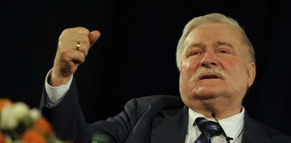 Wałęsa broni oficera SB!