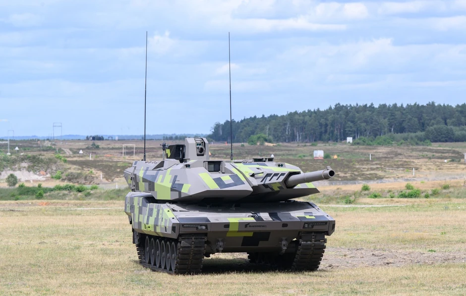 Borbeni tenk Rajnmetala "panter KF51"