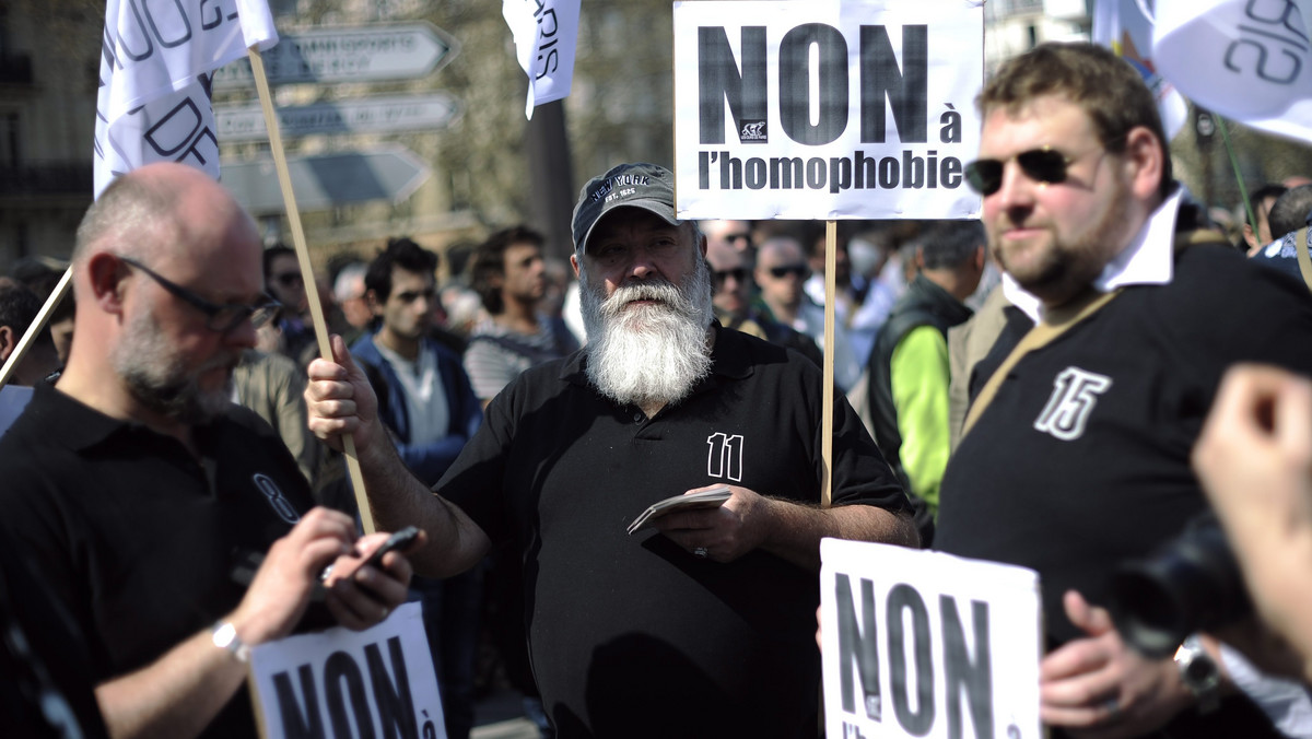 Przed wtorkowym głosowaniem w Zgromadzeniu Narodowym, po którym Francja jako 14. kraj świata zalegalizuje małżeństwa osób tej samej płci, w Paryżu demonstrowało 30-45 tysięcy przeciwników tego projektu ustawy.
