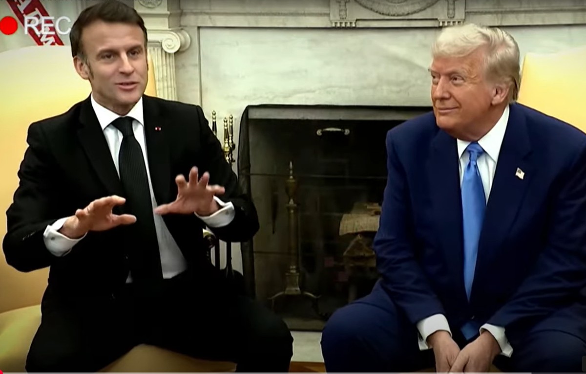 Emmanuel Macron i Donald Trump podczas spotkanie w lutym