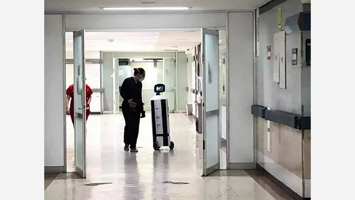 Autonomiczny robot RoomieBot pomaga pacjentom szpitala w Meksyku