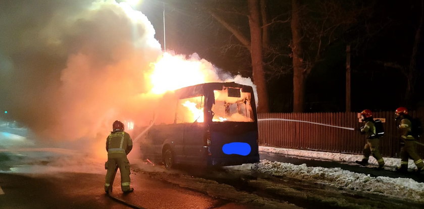 Piekło na drodze w Markach. Autobus płonął jak pochodnia