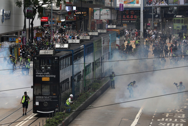 W Hongkongu policja rozgania antyrządowe demonstracje