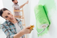 Jej córka chce pomalować ściany pokoju na czarno. "Czasem jest to wyraz buntowniczej natury"