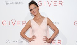 Katie Holmes płaci 1000 dolarów za psa córki