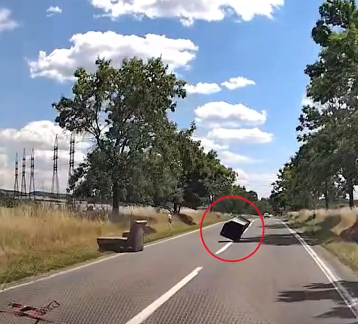 Polícia sa vyhla zrážke v poslednej chvíli.