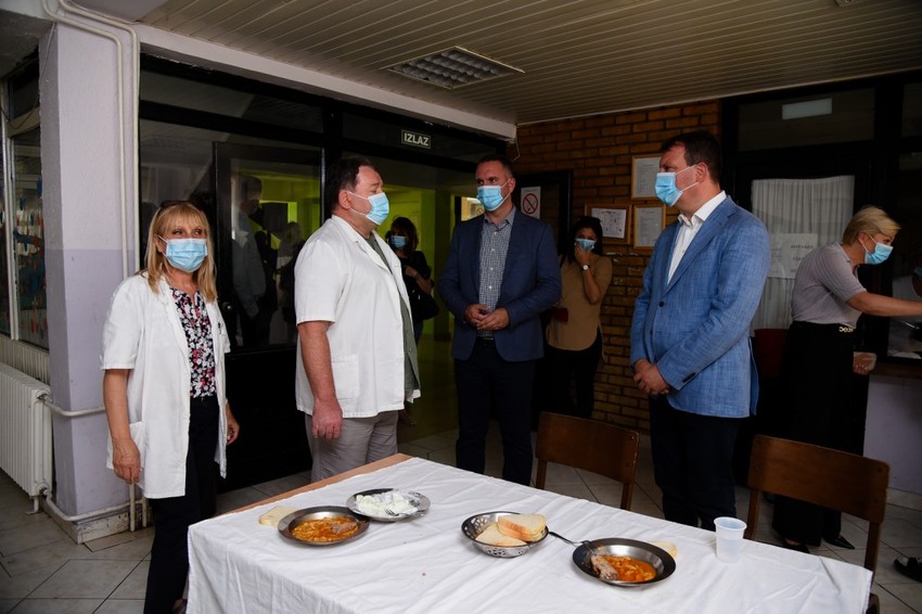 Igor Mirović u poseti domu za nezbrinutu decu u Pančevu