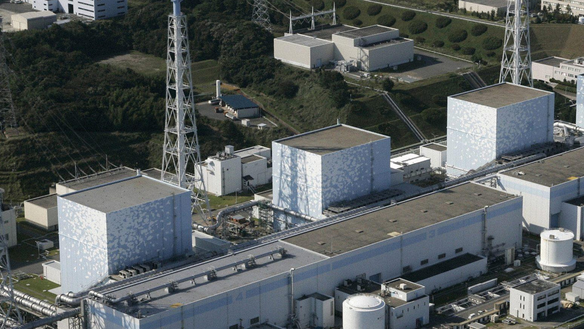 Poziom wody w reaktorze nr 2 w elektrowni atomowej Fukushima I, w północno-wschodniej Japonii, ponownie się obniżył, co utrudnia ochładzanie prętów paliwowych - podała agencja Kyodo, powołując się na operatora siłowni firmę TEPCO. Jeśli pręty paliwowe nie są schładzane, istnieje ryzyko stopienia i uszkodzenia rdzenia reaktora.
