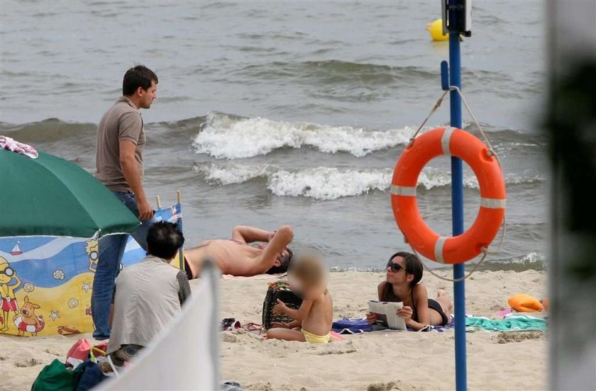 Dubieniecki z Kaczyńską na plaży. Walczy o nią?