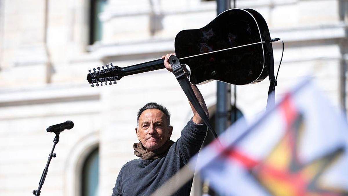 'Nema kraljeva': Desetine hiljada demonstranata širom Amerike protiv Donalda Trampa