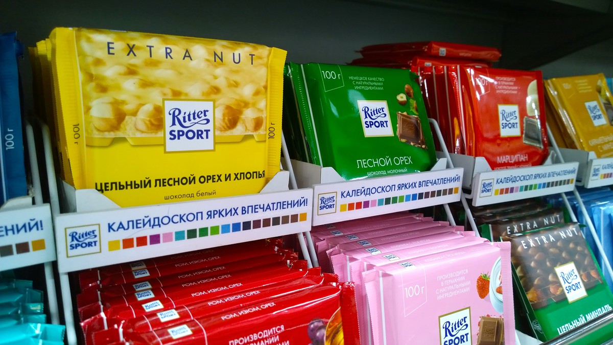Niemiecki producent czekolady Ritter Sport również wstrzymał nowe inwestycje i reklamę na rynku rosyjskim, ale wciąż prowadzi tam swój biznes.
