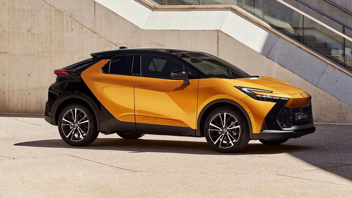 Pojawienie się Toyoty C-HR na rynku wywołało sporą rewolucję - kompaktowy crossover o niepowtarzalnym designie zmienił postrzeganie Toyoty przez europejskich klientów. Druga generacja stylowej Toyoty robi równie spektakularne wrażenie. Sprawdź, czym zachwyca nowa odsłona Toyoty C-HR.