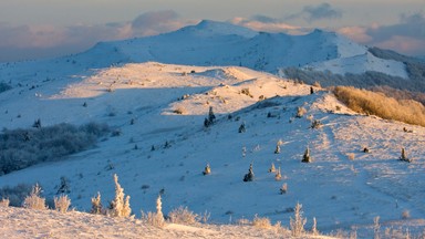 Bieszczady: drugi stopień zagrożenia lawinowego i nieprzetarte szlaki