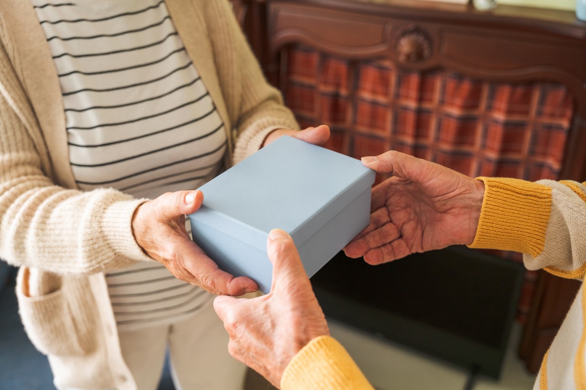 Prezenty na ostatnią chwilę dla babci i dziadka. Kilka sprawdzonych sposobów