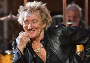 Rod Stjuart je prvi muzičar koji je nastupao u udarnom terminu Glestonberija, a koji će sada nastupati u terminu „legendi" u nedelju posle podne | Foto: Mark Allan / BBC