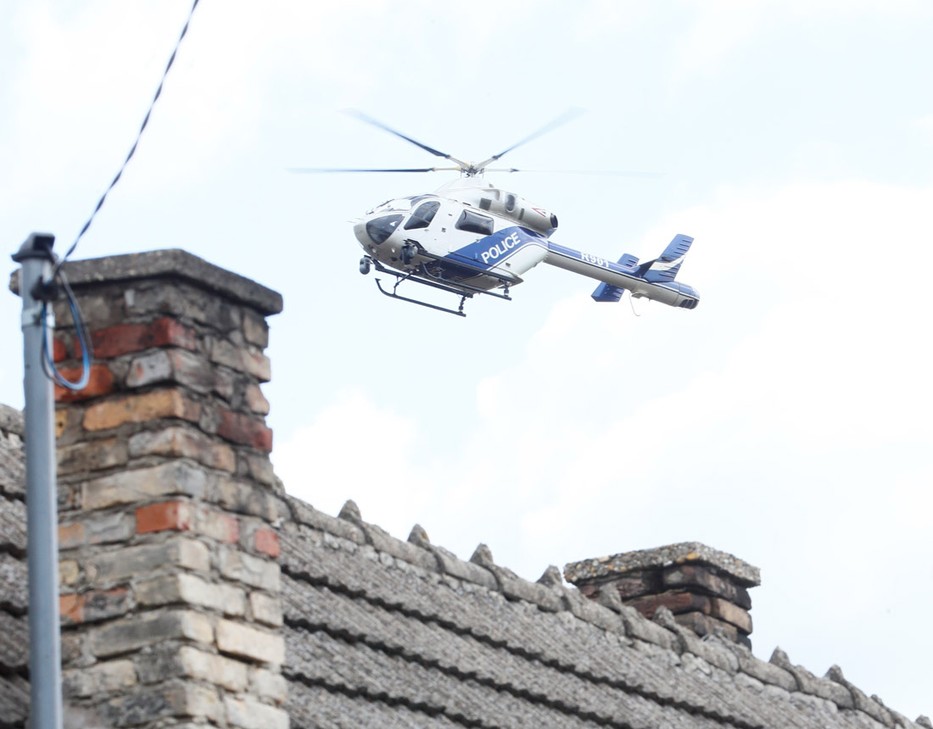 REndőrségi helikopter pásztázza az eget / Fotó: Fuszek Gábor