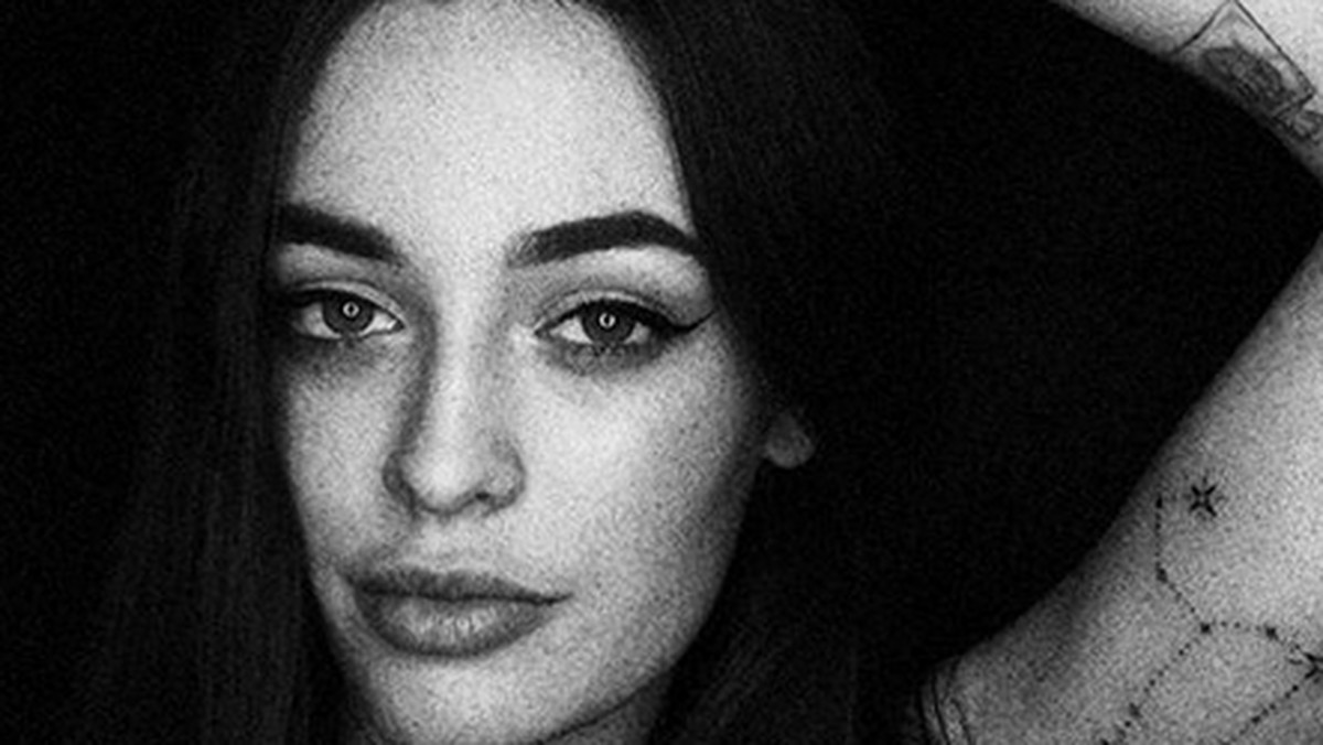 Felicite Tomlinson zmarła na atak serca. Siostra Louisa Tomlinsona z "One Direction" miała zaledwie 18 lat. Śmierć tak młodej osoby zawsze jest ogromnym szokiem, którego nikt się nie spodziewa. Felicite Tomlinson nie miała zdiagnozowanych żadnych problemów kardiologicznych. Atak serca nastąpił nagle.