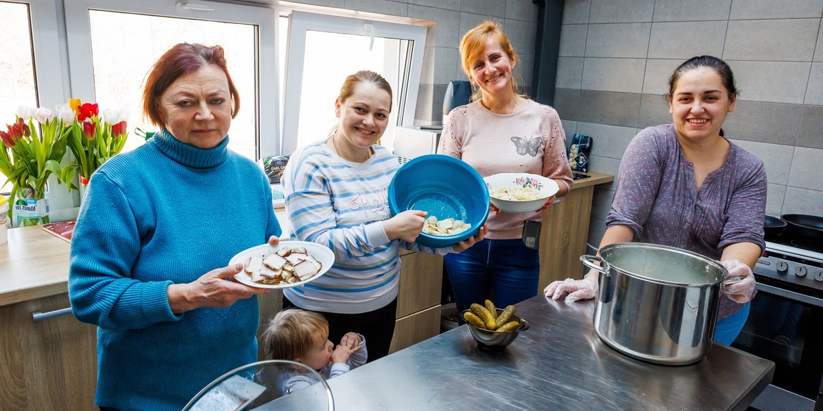 Ukrainki, które goszczą w OSP w Katowicach postanowiły ugotować swoje specjały