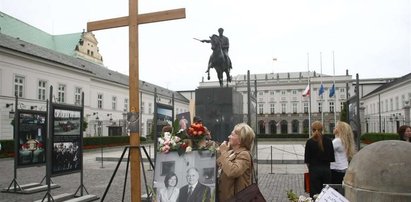 Komorowski: Krzyż spod Pałacu będzie przeniesiony