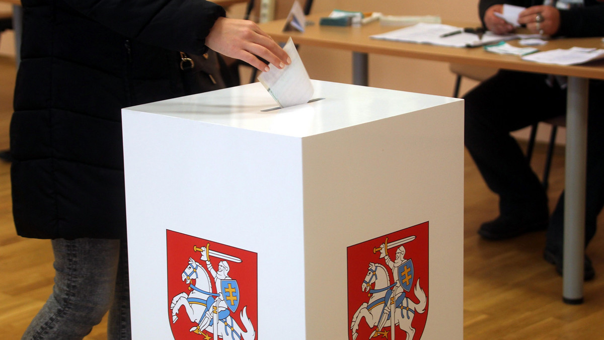 Na Litwie wieczorem zakończyła się druga tura wyborów parlamentarnych. Na godzinę przed zamknięciem lokali wyborczych frekwencja wyniosła 30,5 proc. i była o 10 proc. niższa niż podczas pierwszej tury, która odbyła się przed dwoma tygodniami.