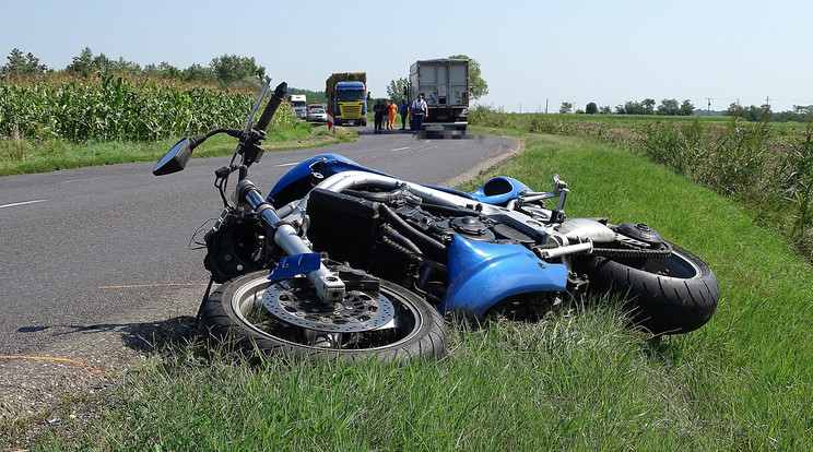 Meghalt egy motoros Kiskunfélegyháza és Tiszaalpár között / Fotó: Donka Ferenc