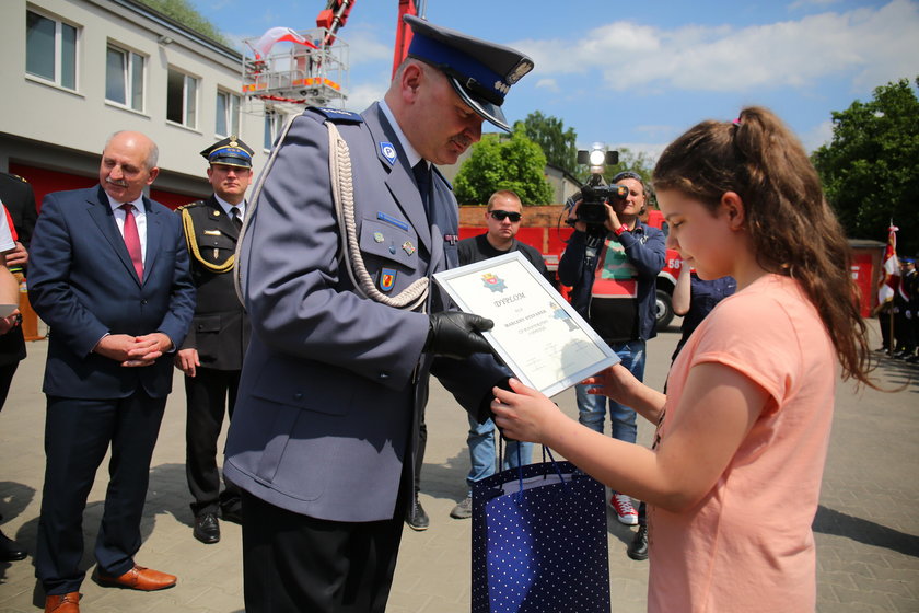 Marlenka dostała nagrody od strażaków, policji, sąsiadów i prezydenta Zgierza