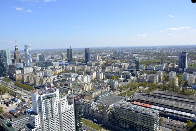 Widok na Warszawę z najwyższego budynku Warsaw Spire