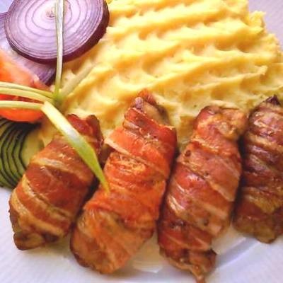 Csípős grillezett csirkemáj baconbe csavarva