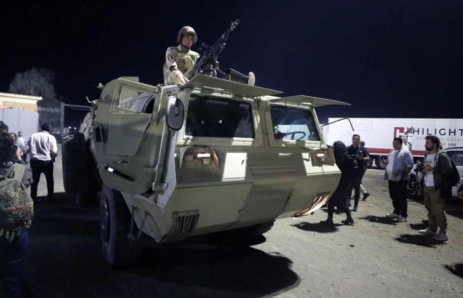 Egipatsko vojno vozilo kod graničnog prelaza Rafa u novembru 2023.