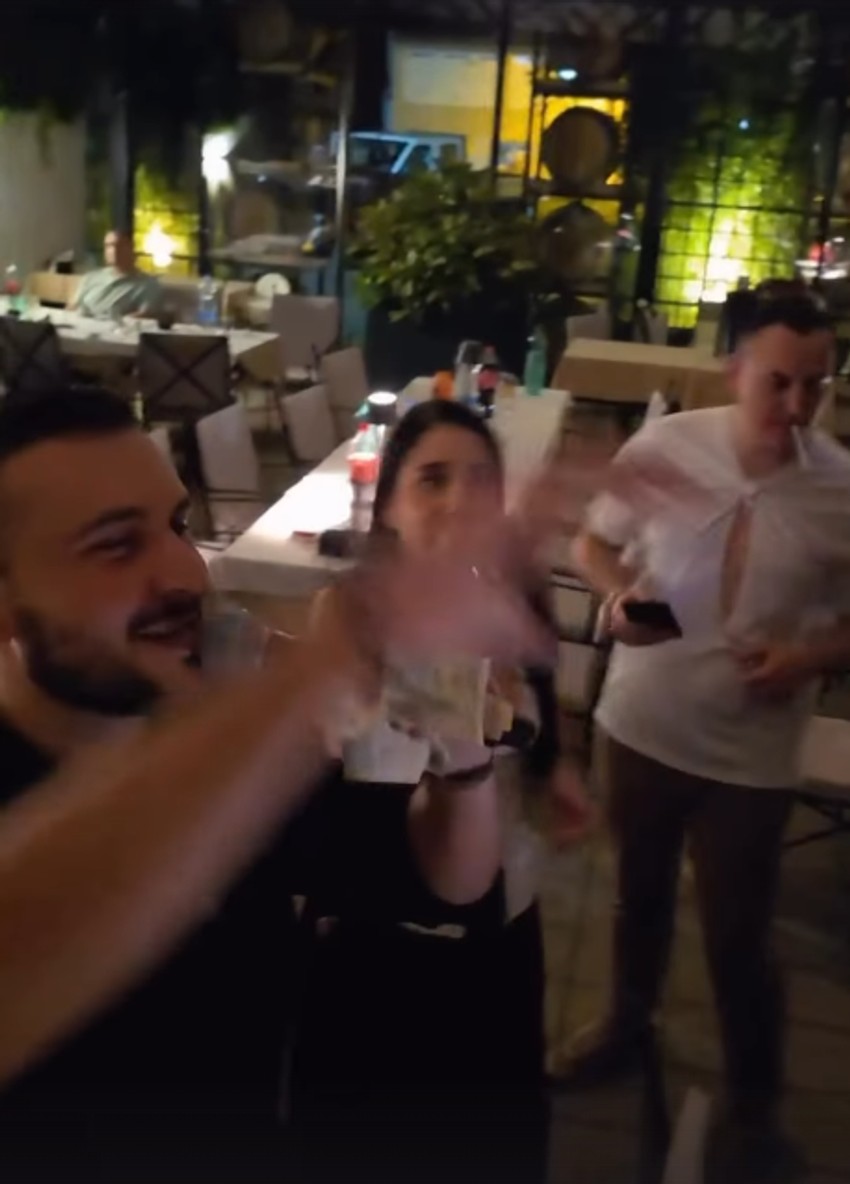 Ovako je bivši muž Ane Radulović proslavio rođenje ćerke: Iscepali mu majicu