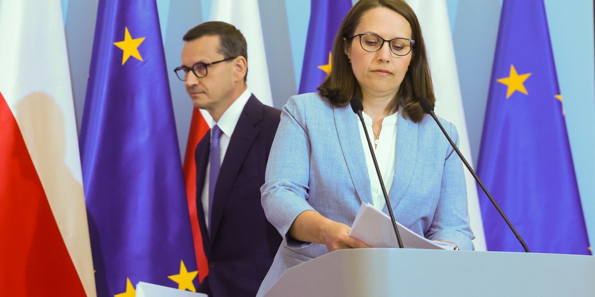  Minister finansow Magdalena Rzeczkowska i premier Mateusz Morawiecki. 